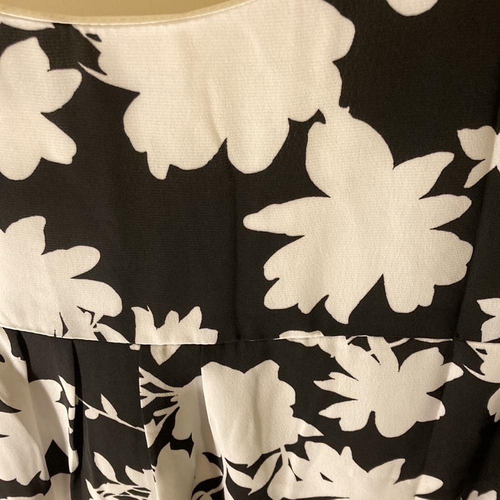 41 Hawthorn Gracie Tulip Detail Black and White Blouse Size New Petite Small - Picture 7 of 8